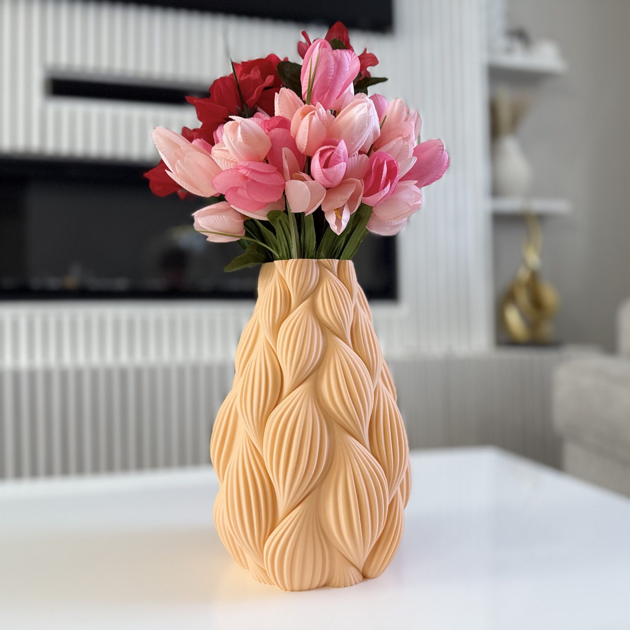 Ripple Vase – Minimalist Decorative Vase for Shelf & Table Centerpiece